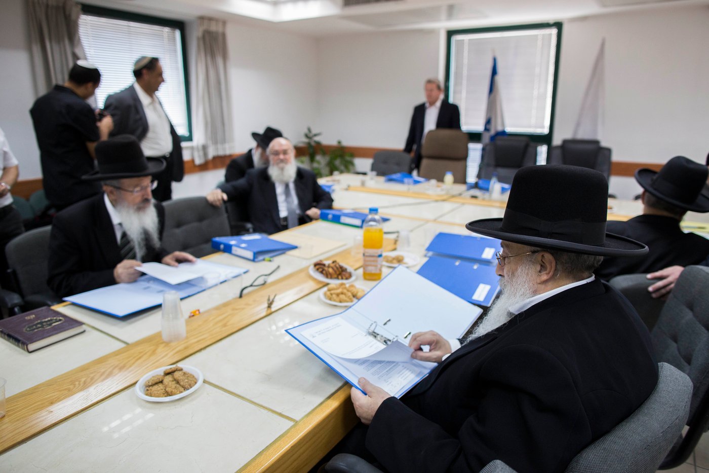מועצת הרבנות הראשית התכנסה לראשונה: מתנגדים לרפורמה של בנט