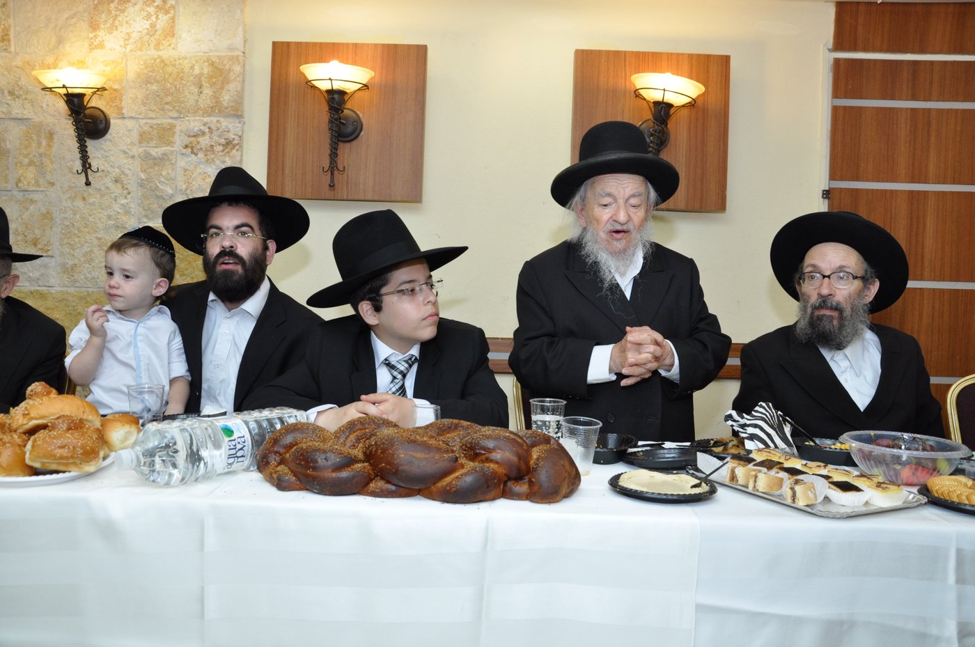 צפו: בר מצווה לנין של מרנן הגר"ח קנייבסקי והגראי"ל שטיינמן