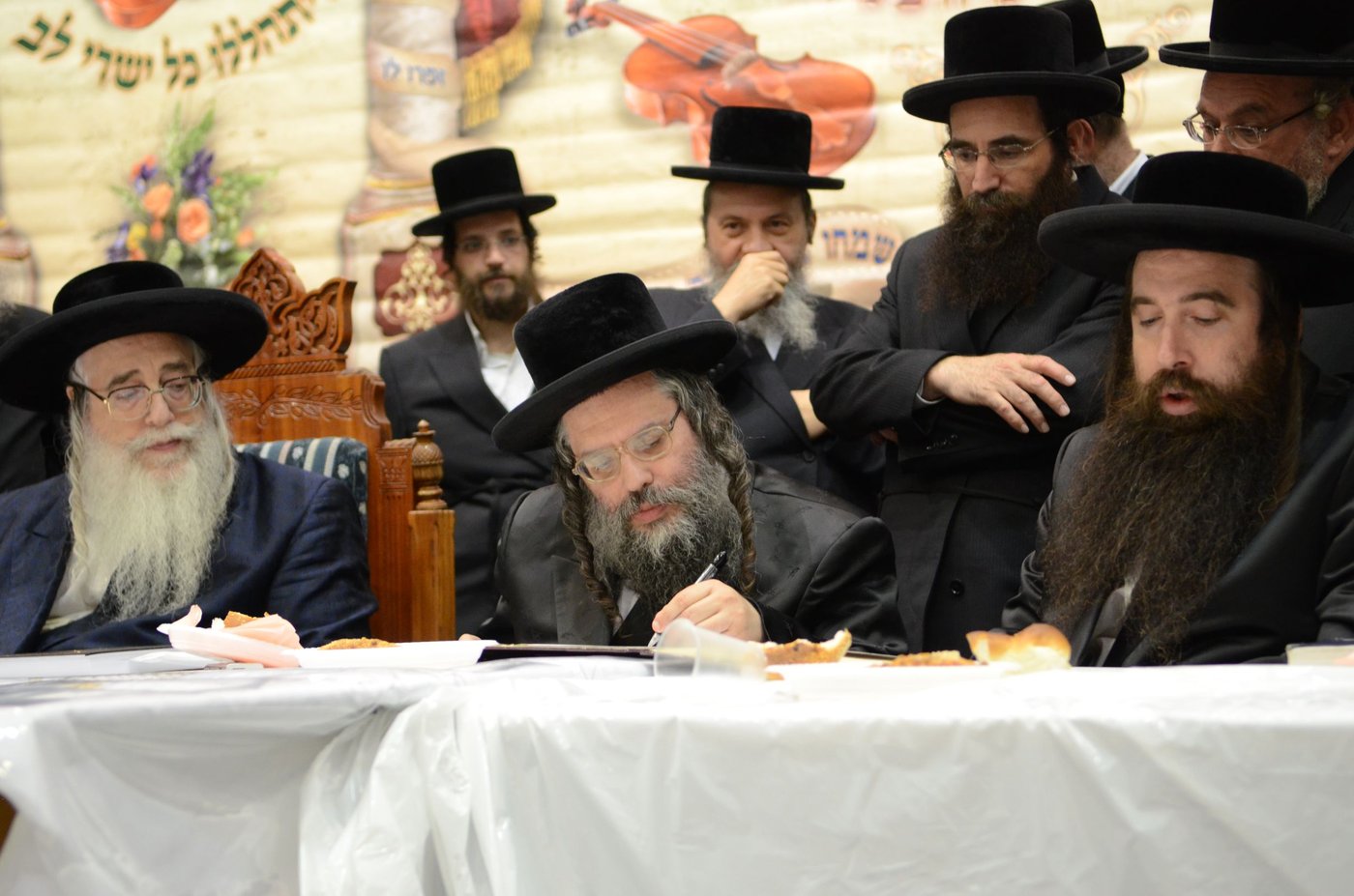 אירוסי נכד האדמו"ר מצאנז עם נכדת בעל ה"שפע חיים" זי"ע • גלריה