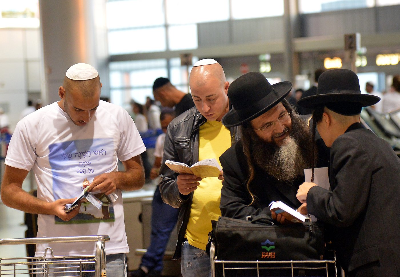 בדרך לאומן: "שאלים" נגד פריצות • תמונות