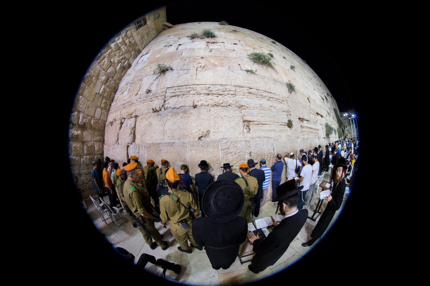 ערב ראש השנה: מבקשים סליחה בכותל המערבי • צפו
