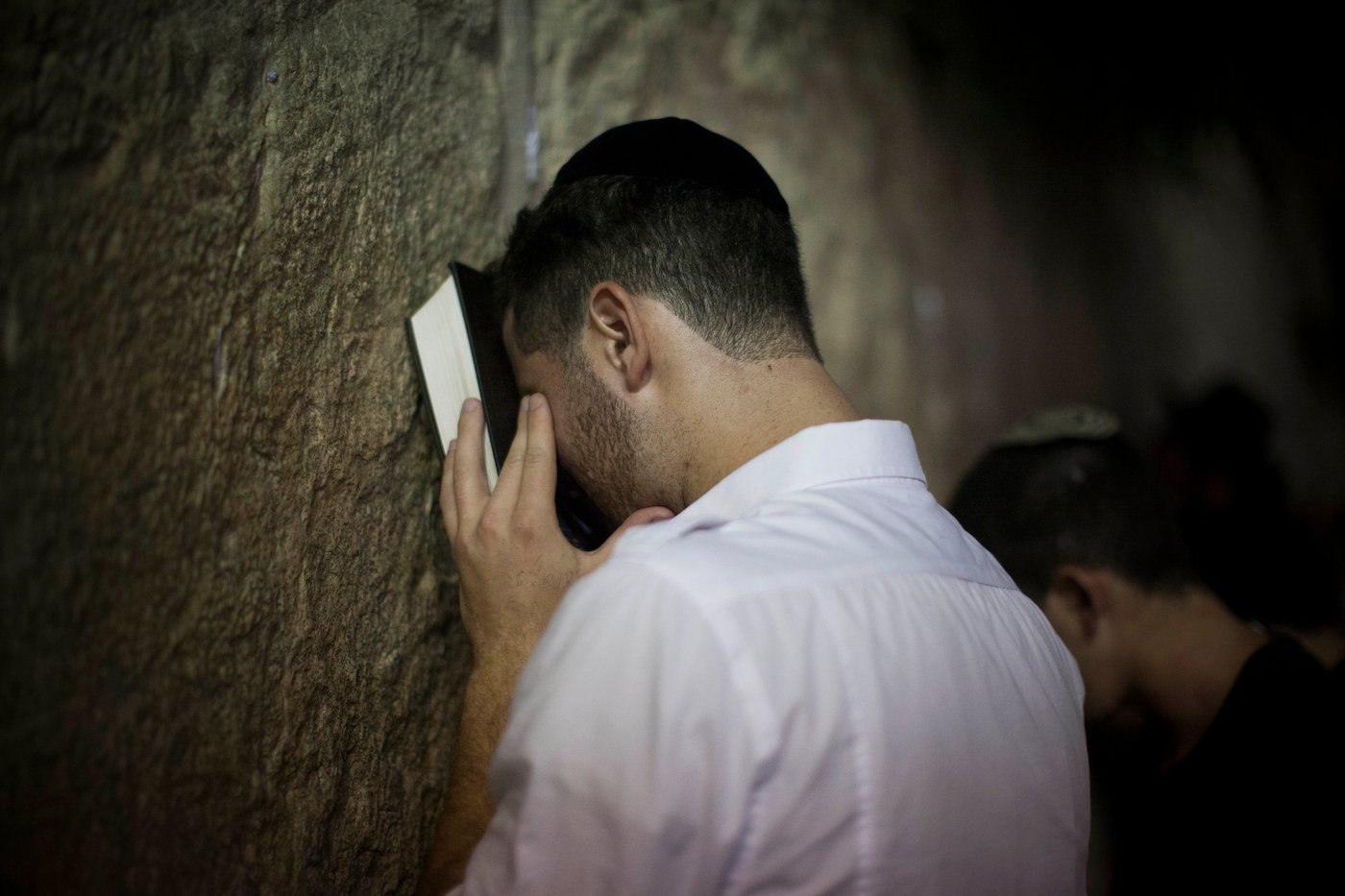 ערב ראש השנה: מבקשים סליחה בכותל המערבי • צפו