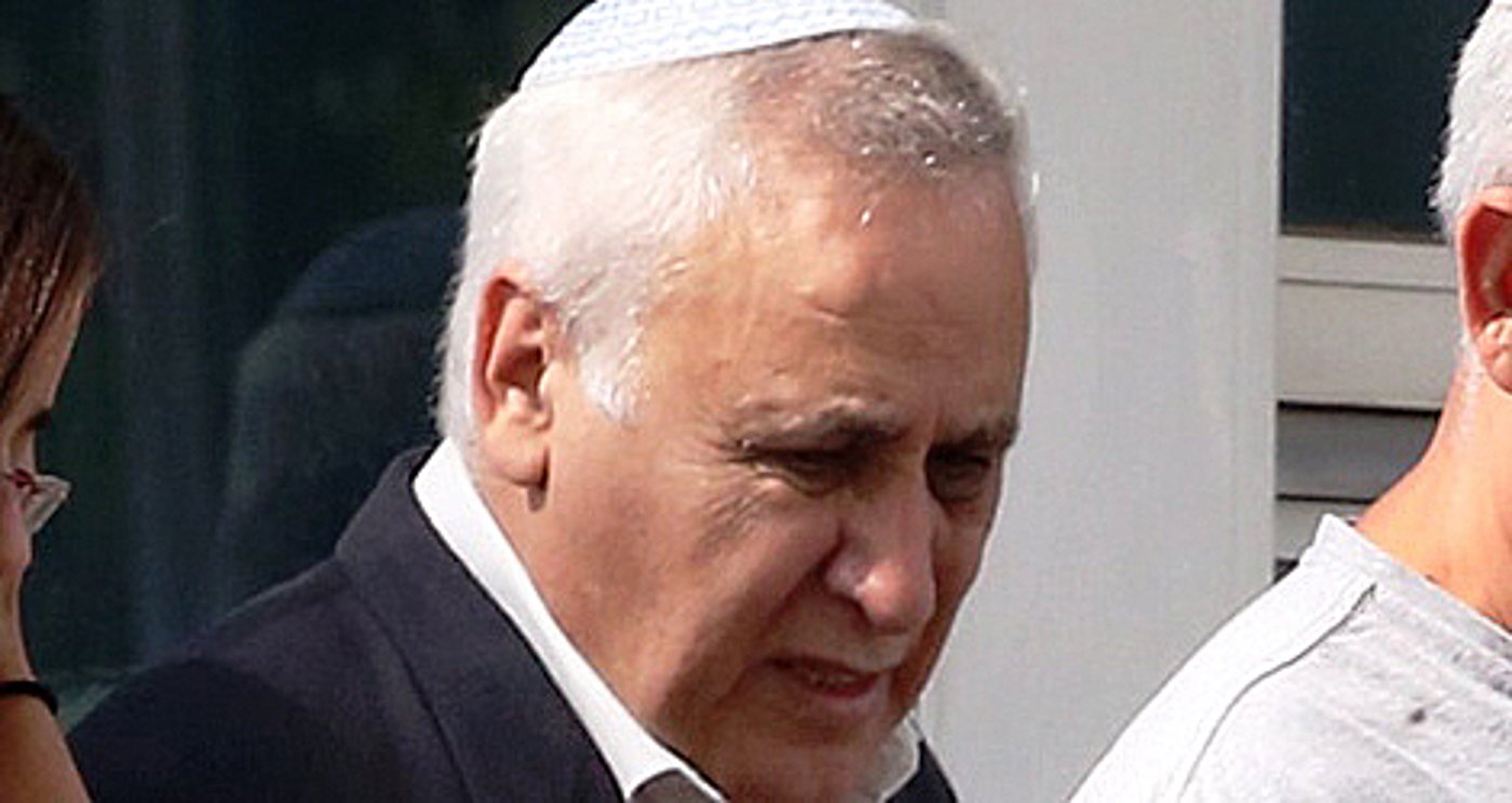 משה קצב ביציאה מהכלא, הבוקר