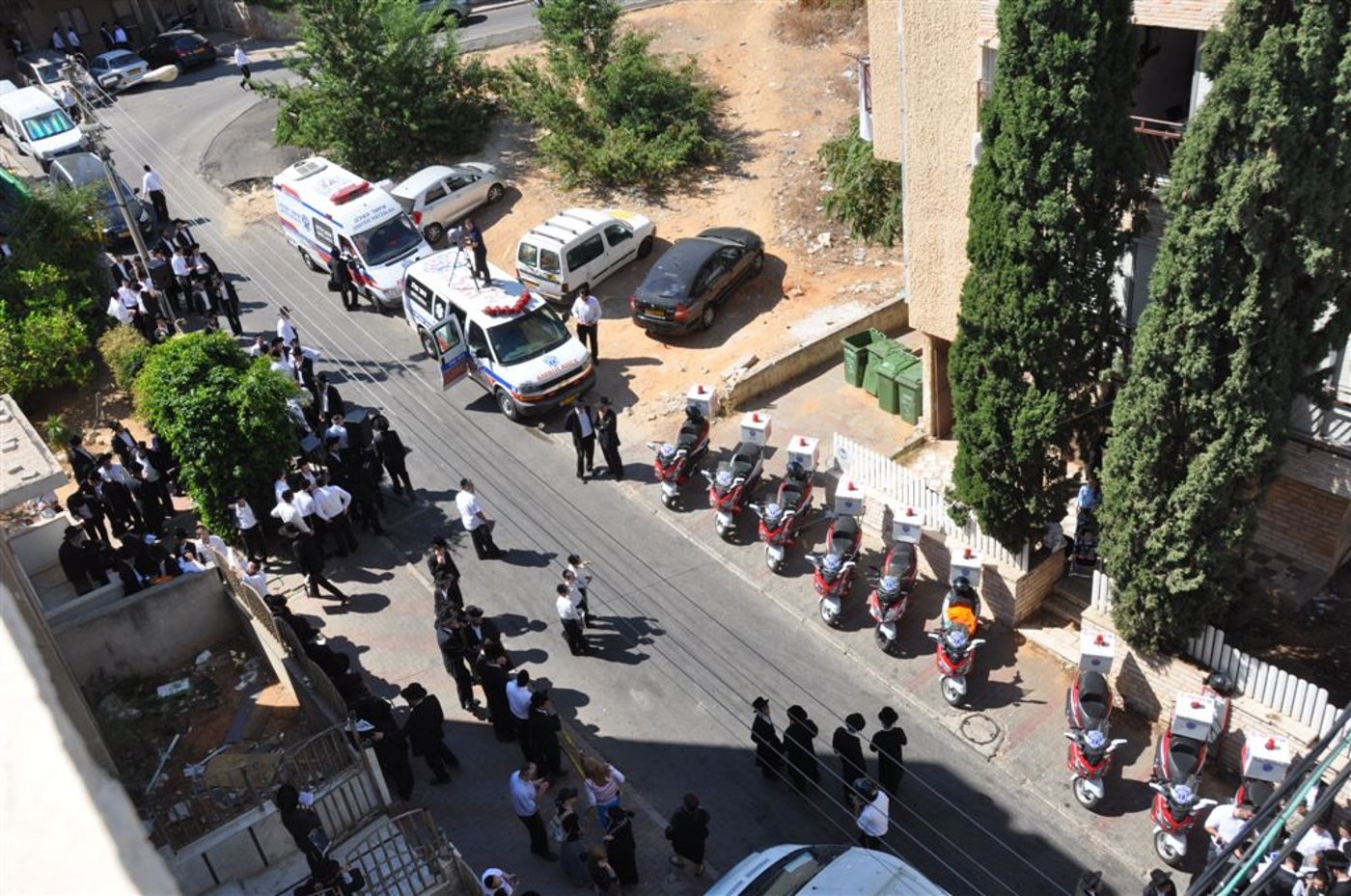 צפו: מאות בהלווית הנגיד ר' שלמה זקהיים
