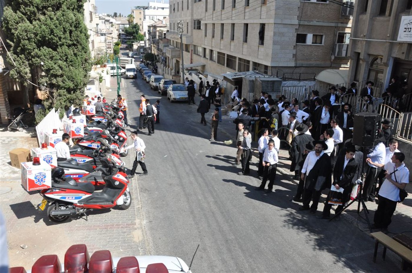 צפו: מאות בהלווית הנגיד ר' שלמה זקהיים