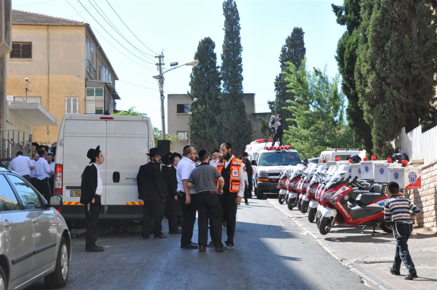 צפו: מאות בהלווית הנגיד ר' שלמה זקהיים