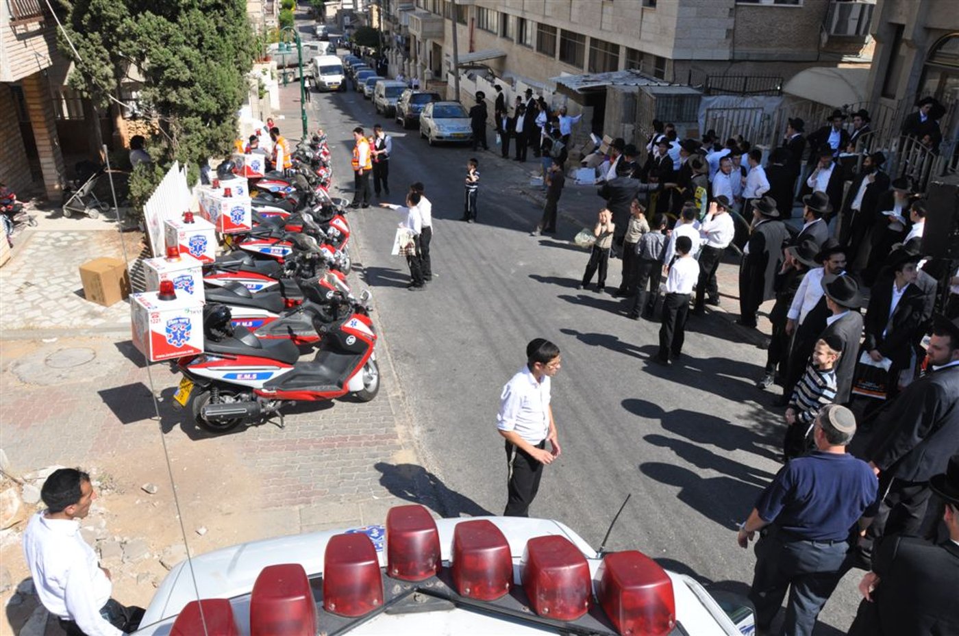 צפו: מאות בהלווית הנגיד ר' שלמה זקהיים