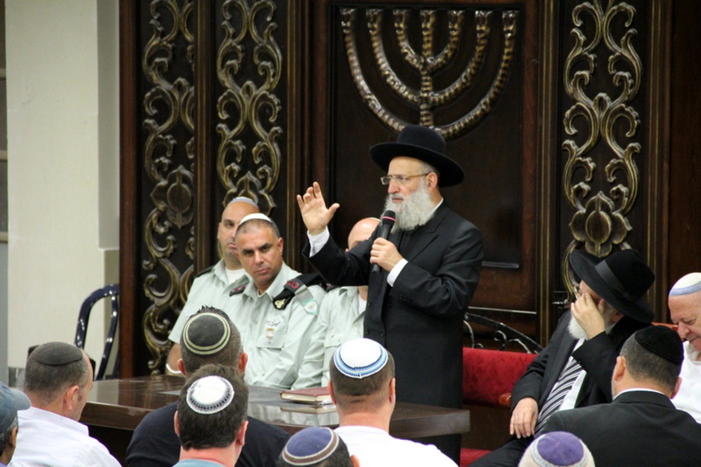 הרב אלבז בסליחות: 'מי שמקצץ יש לו שריטה'