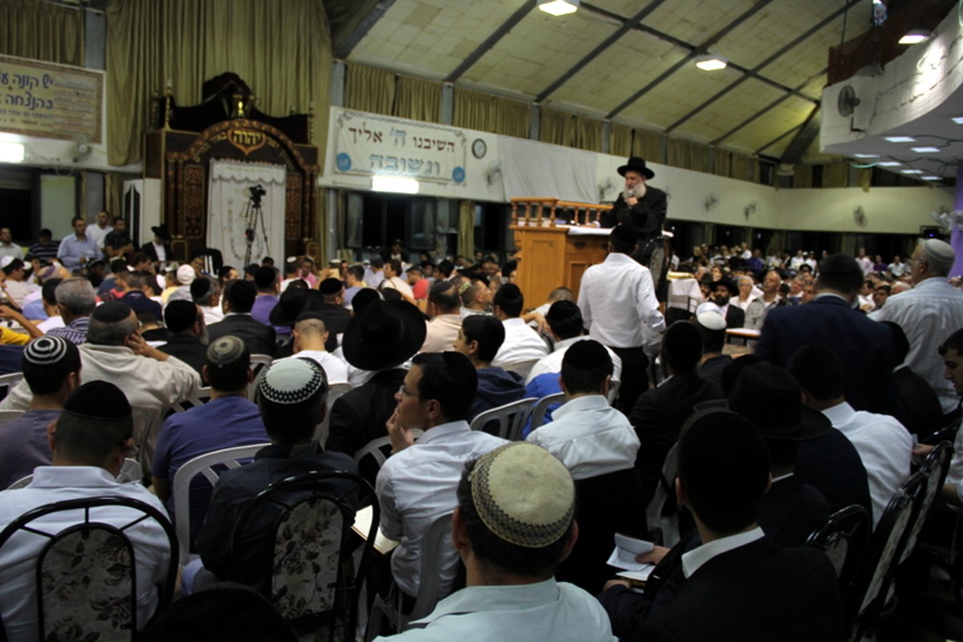 הרב אלבז בסליחות: 'מי שמקצץ יש לו שריטה'