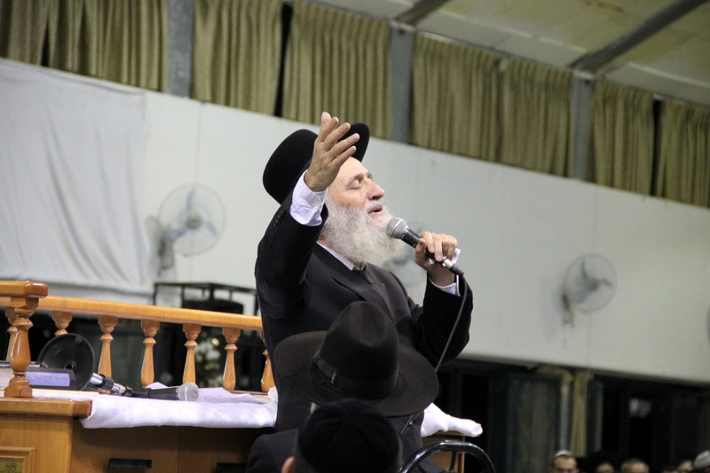 הרב אלבז בסליחות: 'מי שמקצץ יש לו שריטה'