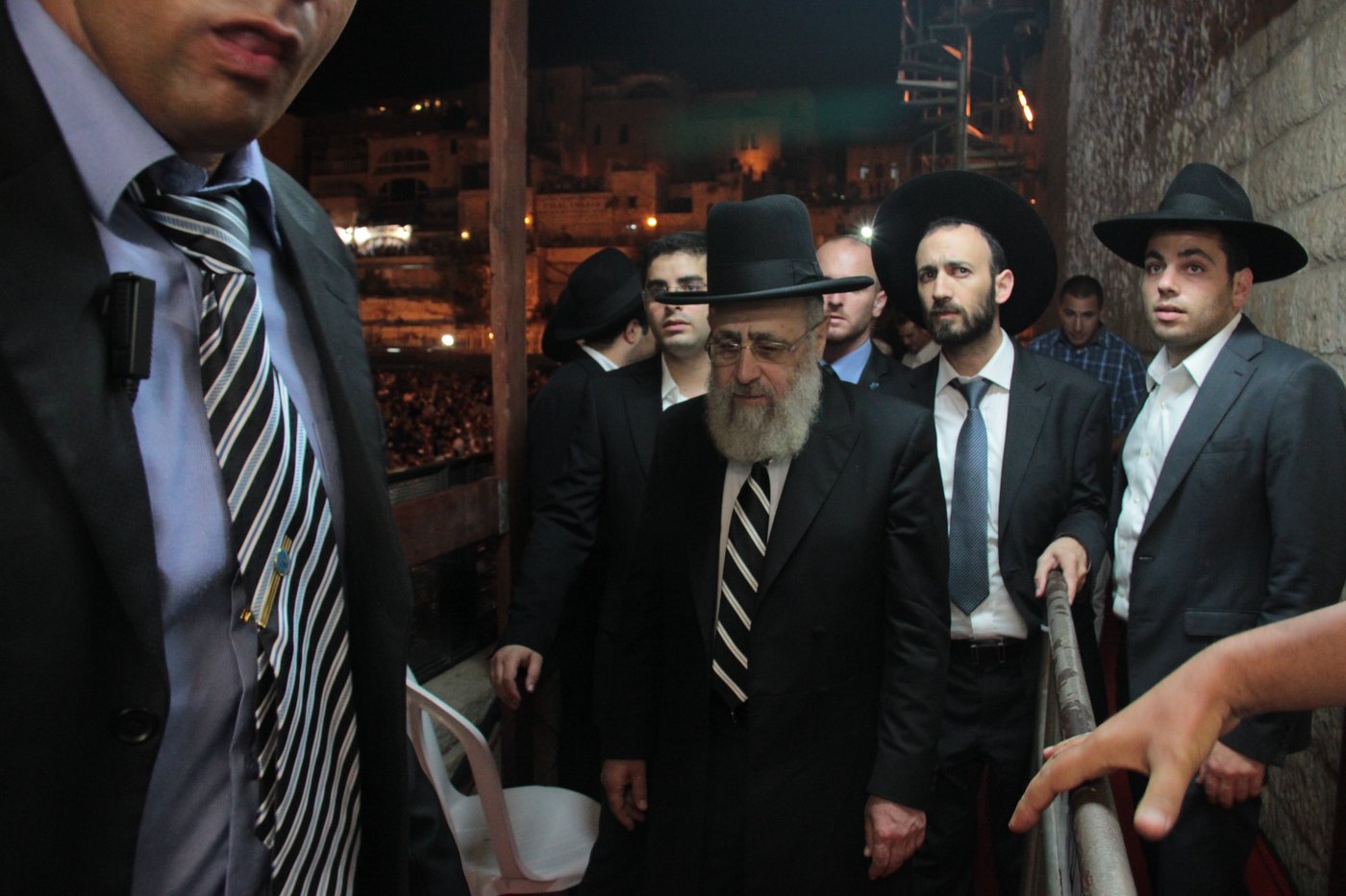 אַדִּירֵי אֲיֻמָּה, יַאְדִּירוּ: רבבות בכותל