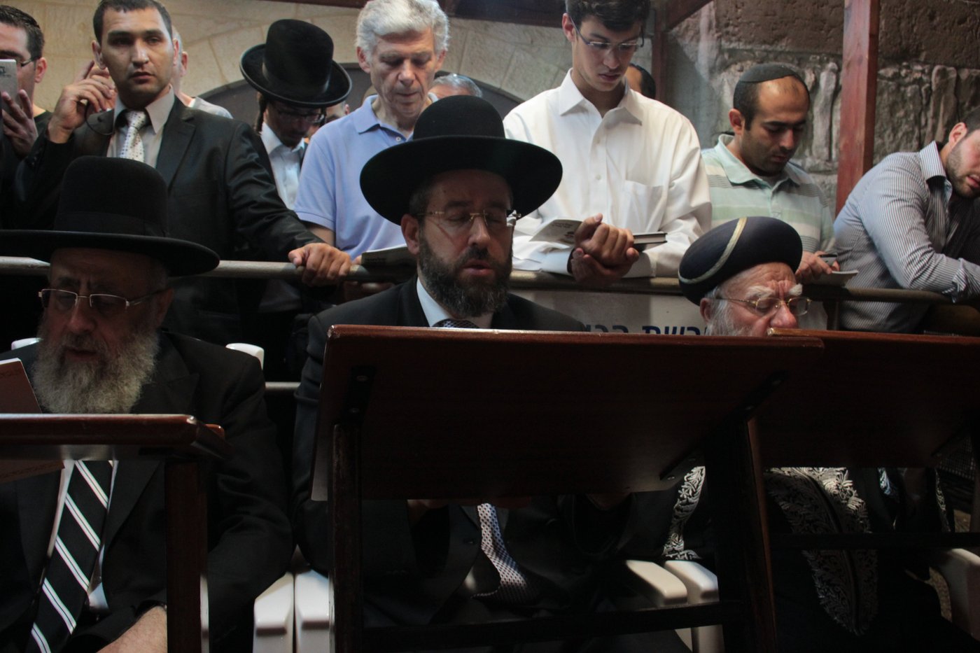 אַדִּירֵי אֲיֻמָּה, יַאְדִּירוּ: רבבות בכותל