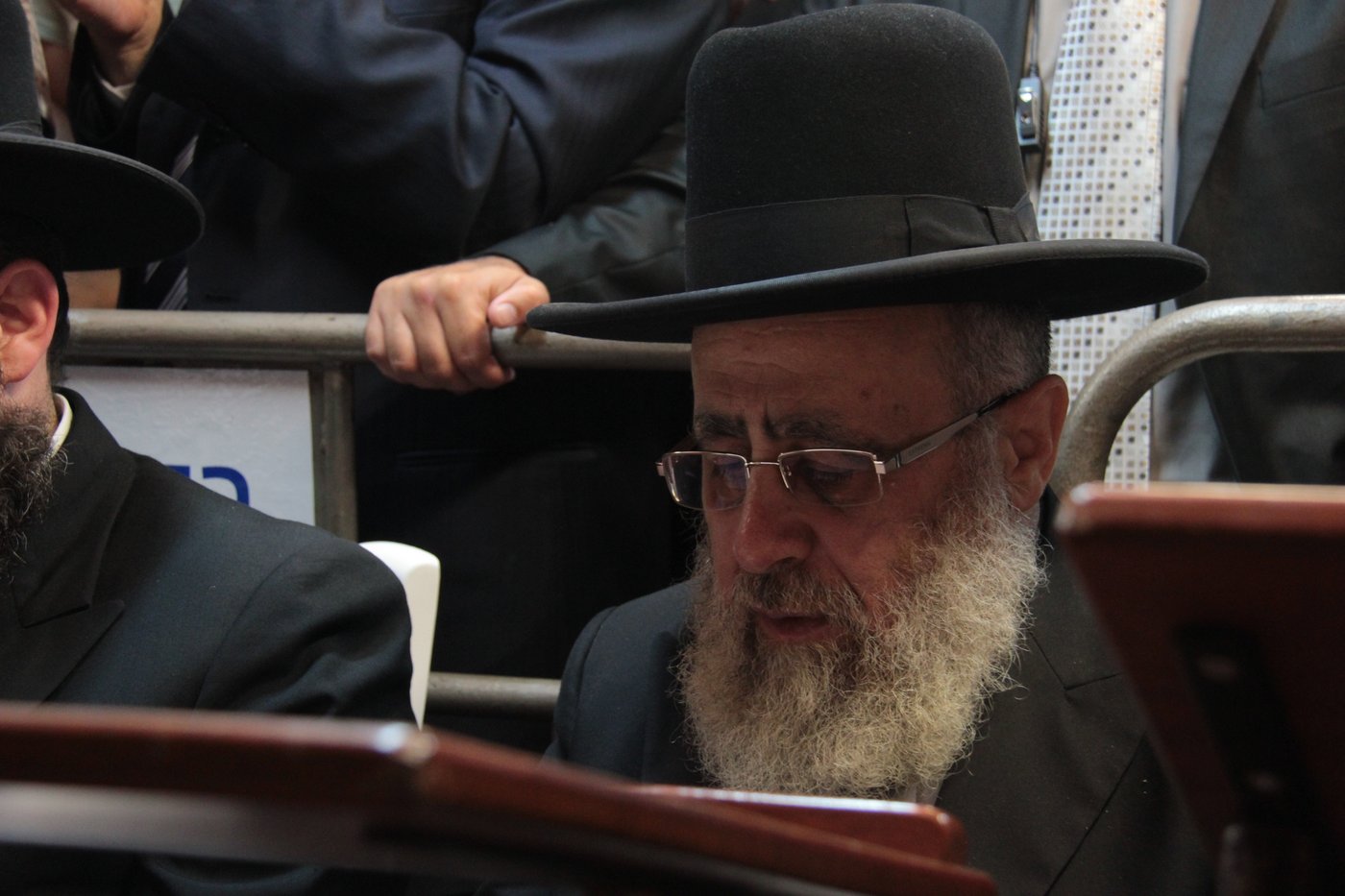 אַדִּירֵי אֲיֻמָּה, יַאְדִּירוּ: רבבות בכותל