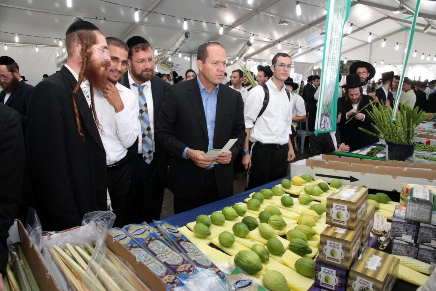 גלריה: ניר ברקת בשוק ארבעת המינים