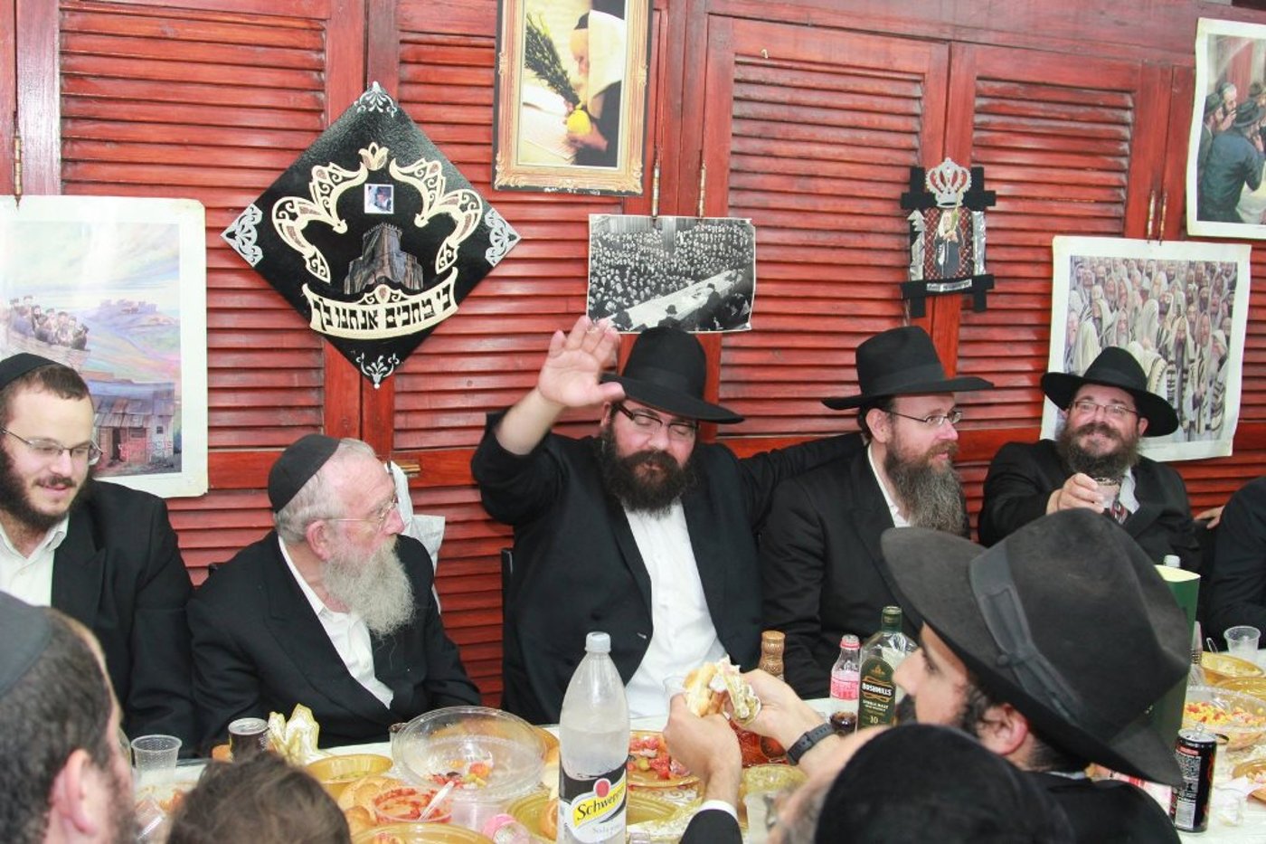 ביתר עילית: המתמודדים לעירייה השתתפו בהתוועדות חב"דית