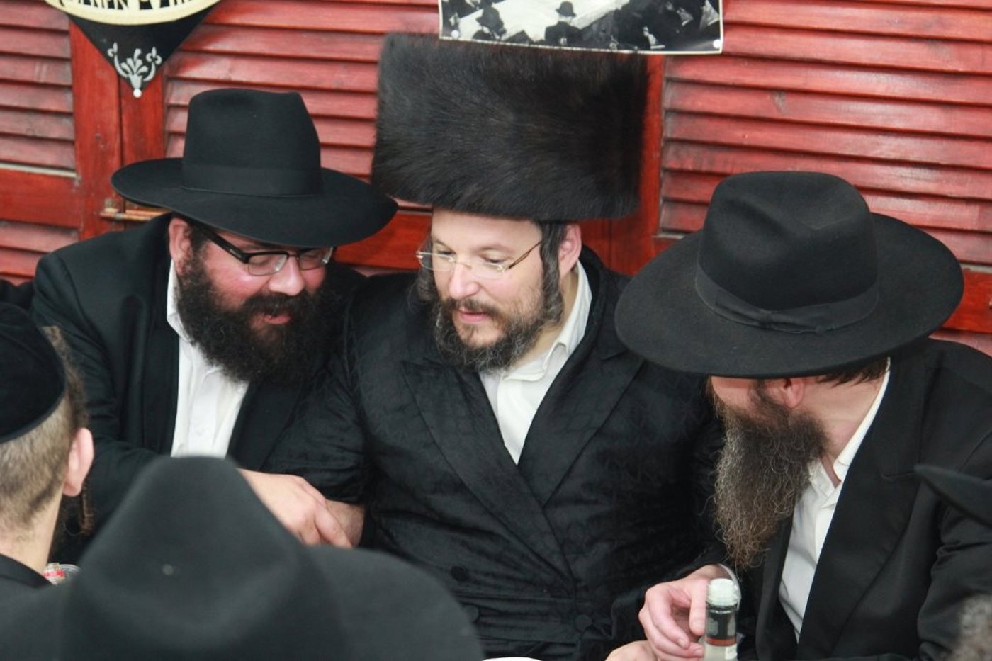 ביתר עילית: המתמודדים לעירייה השתתפו בהתוועדות חב"דית