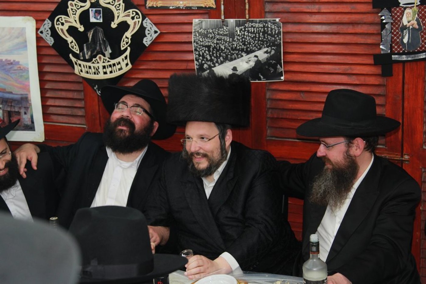 ביתר עילית: המתמודדים לעירייה השתתפו בהתוועדות חב"דית