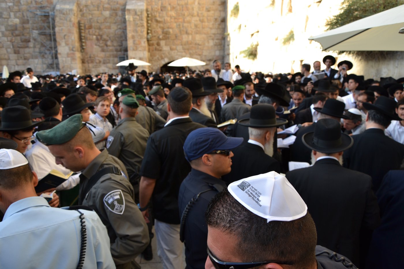 אלפים בעצרת תפילה לרפואת מרן הרב עובדיה יוסף