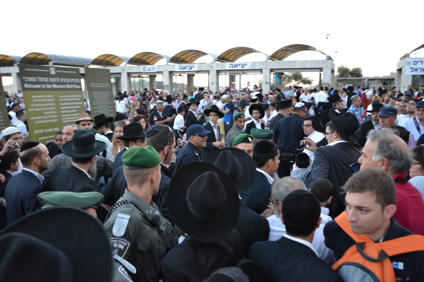 אלפים בעצרת תפילה לרפואת מרן הרב עובדיה יוסף