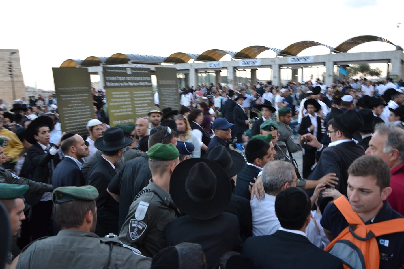 אלפים בעצרת תפילה לרפואת מרן הרב עובדיה יוסף