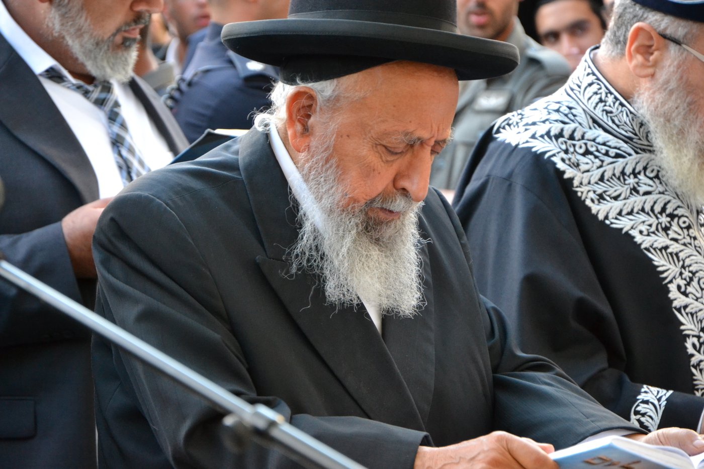 אלפים בעצרת תפילה לרפואת מרן הרב עובדיה יוסף
