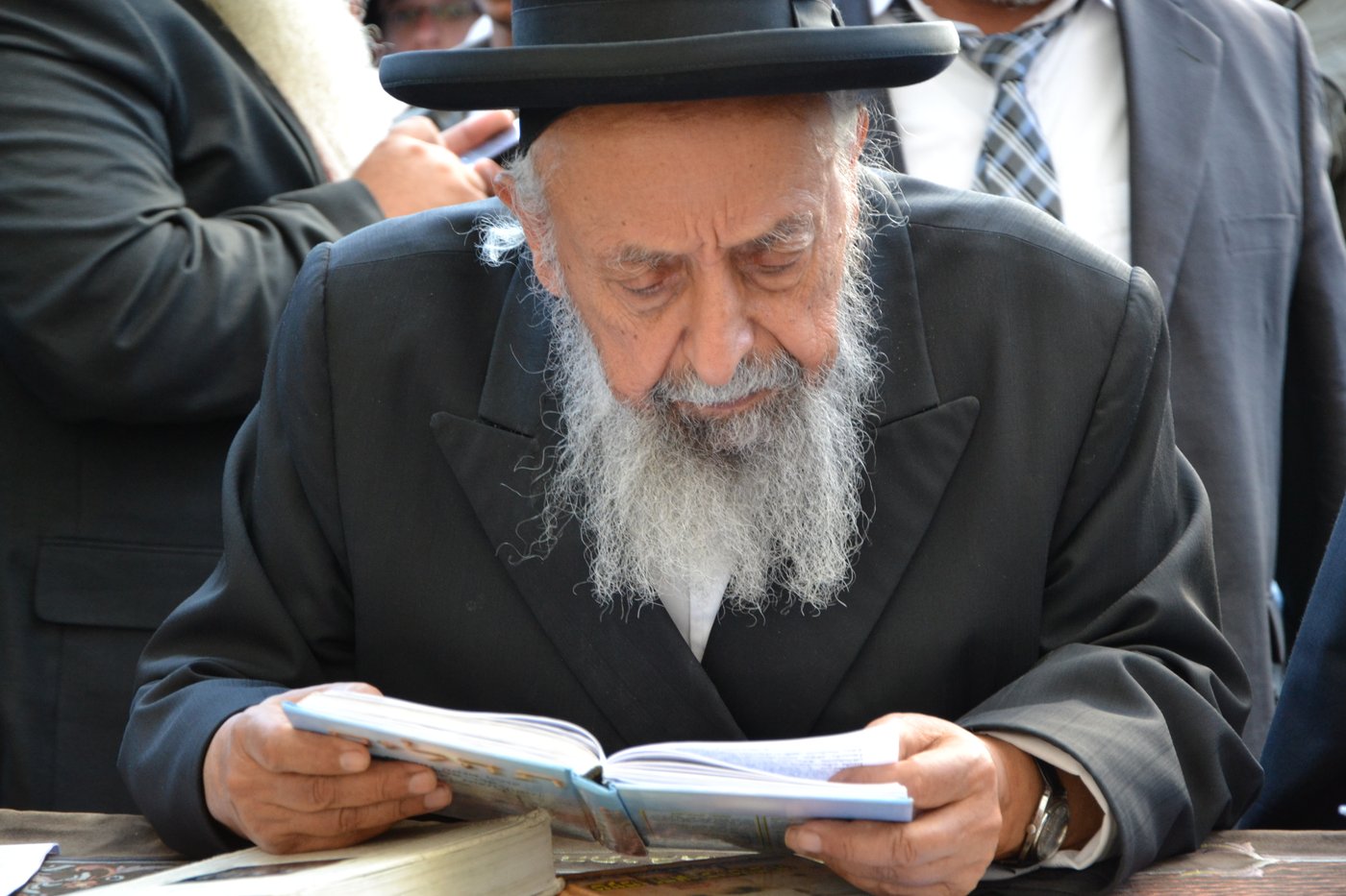 אלפים בעצרת תפילה לרפואת מרן הרב עובדיה יוסף