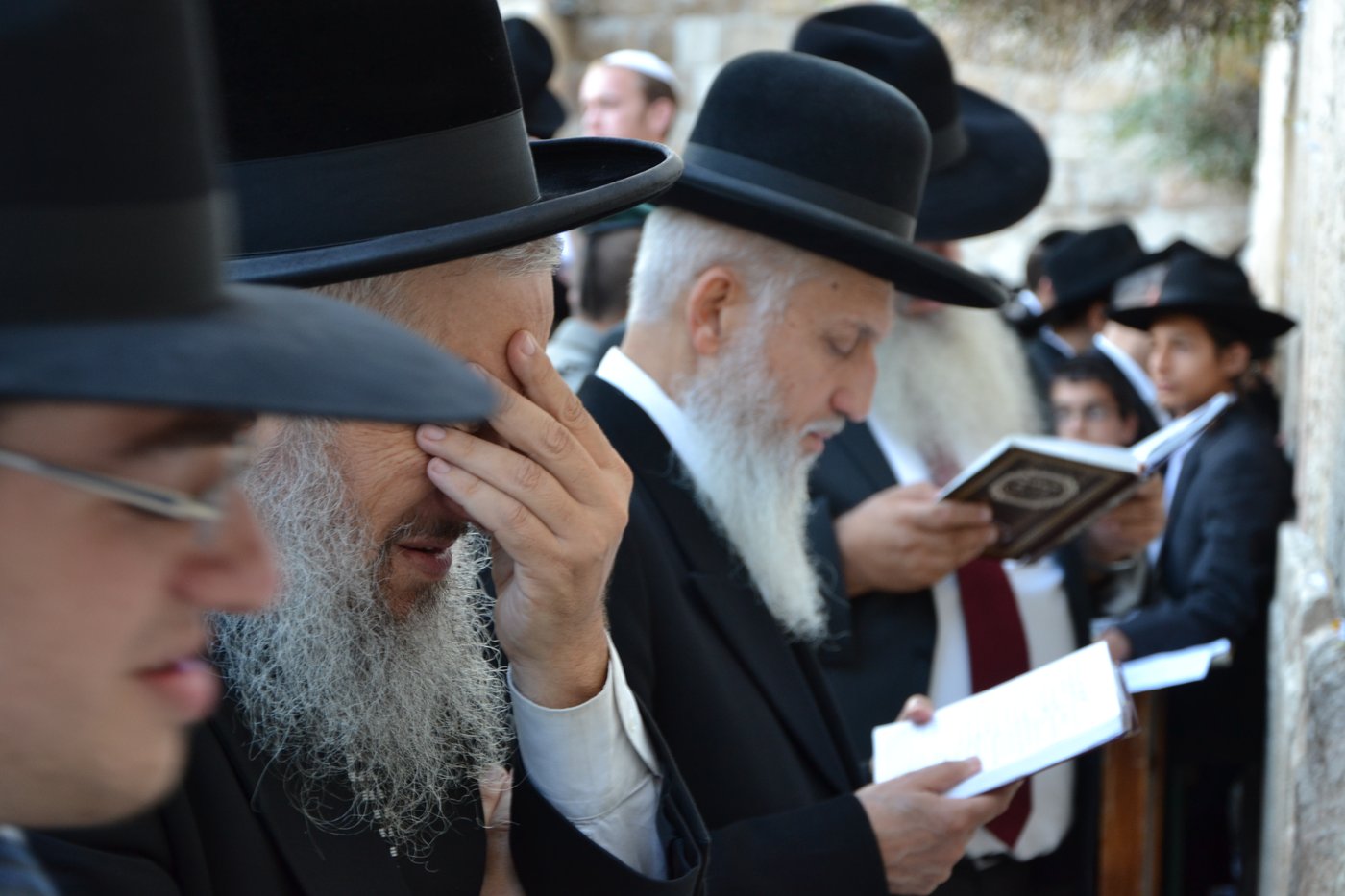 אלפים בעצרת תפילה לרפואת מרן הרב עובדיה יוסף