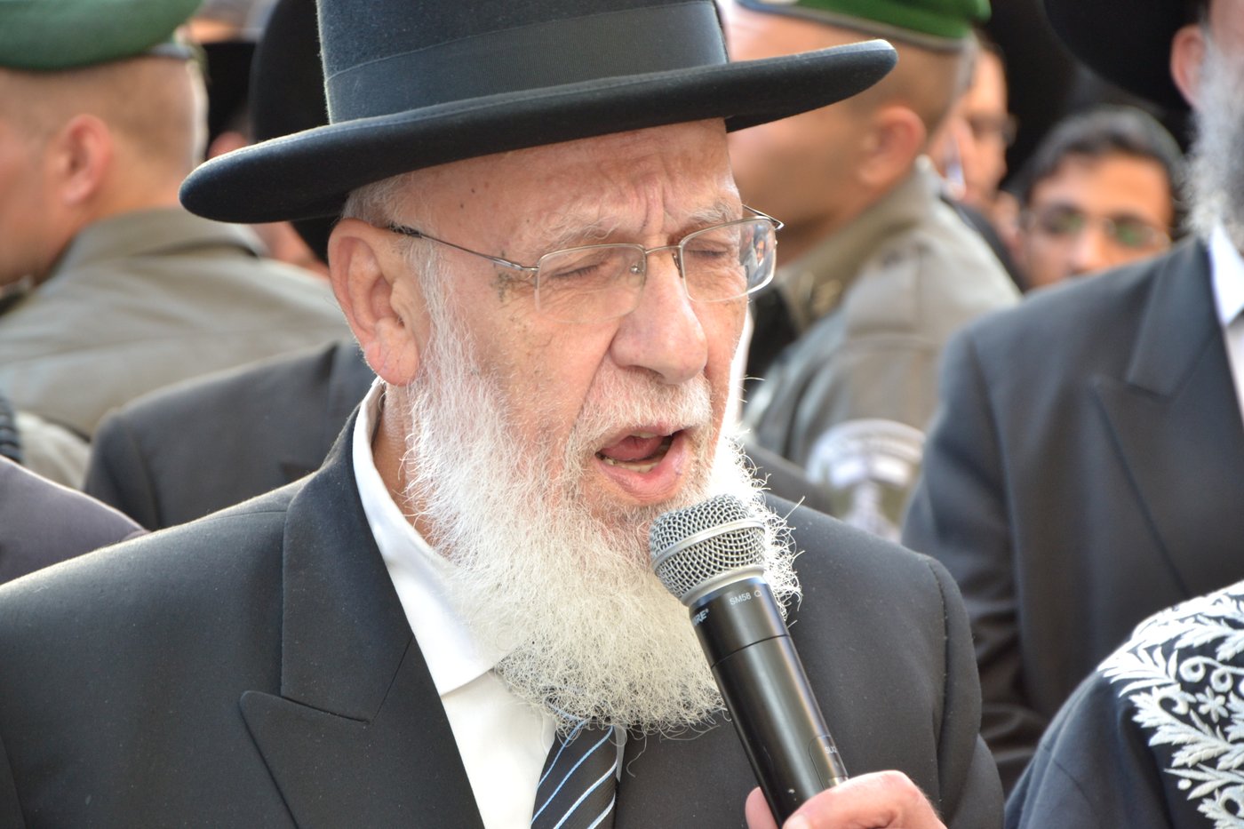 אלפים בעצרת תפילה לרפואת מרן הרב עובדיה יוסף