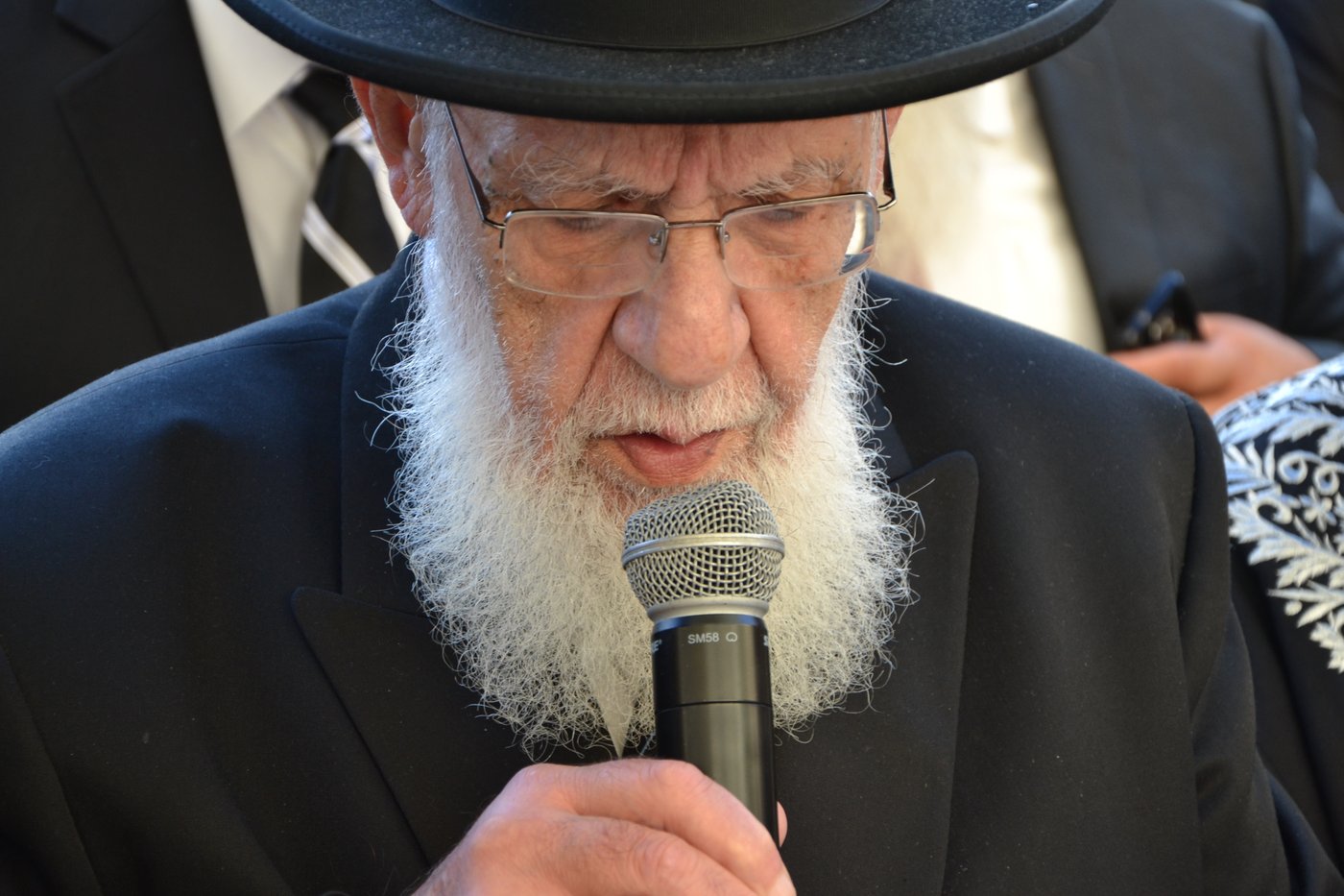 אלפים בעצרת תפילה לרפואת מרן הרב עובדיה יוסף