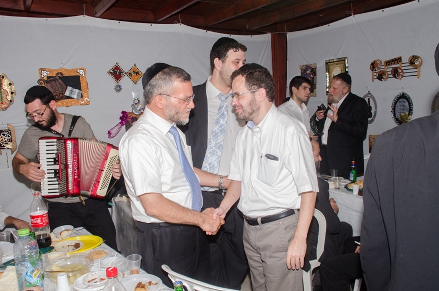 טוב באלעד: קריספל וישראל פרוש בסוכה אחת
