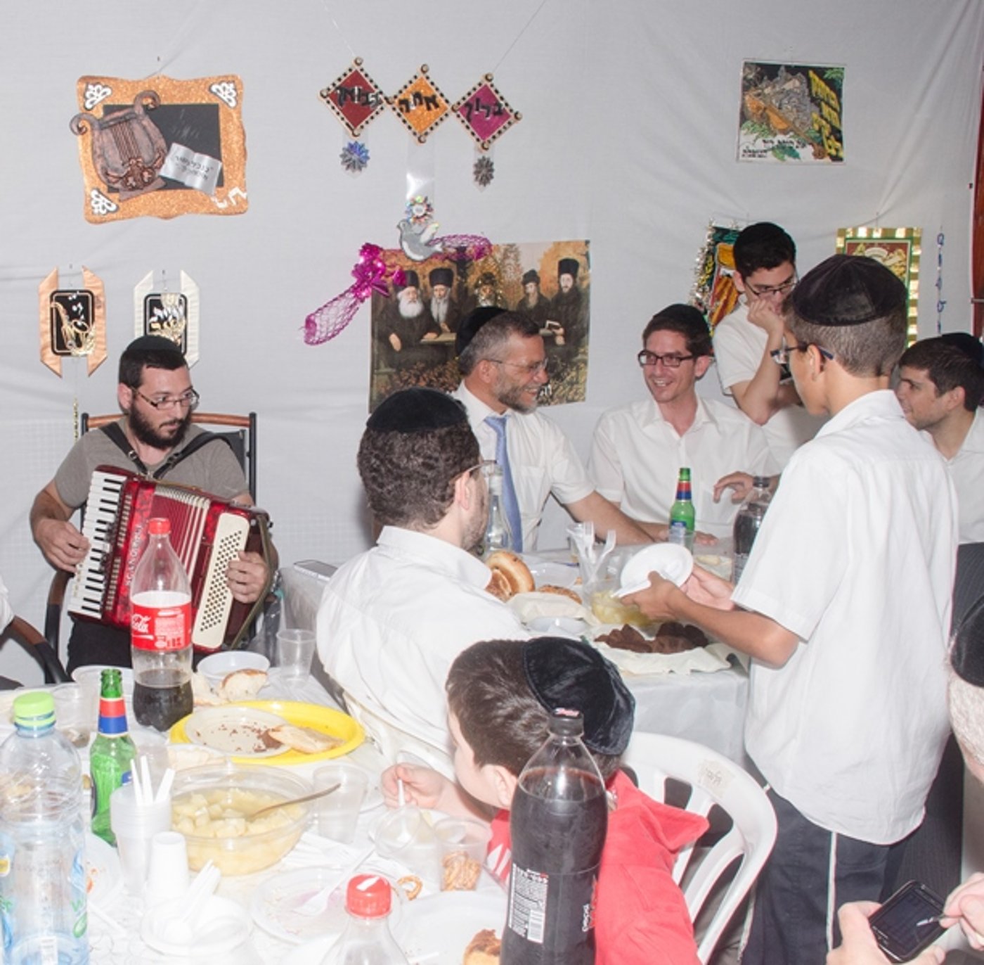 טוב באלעד: קריספל וישראל פרוש בסוכה אחת