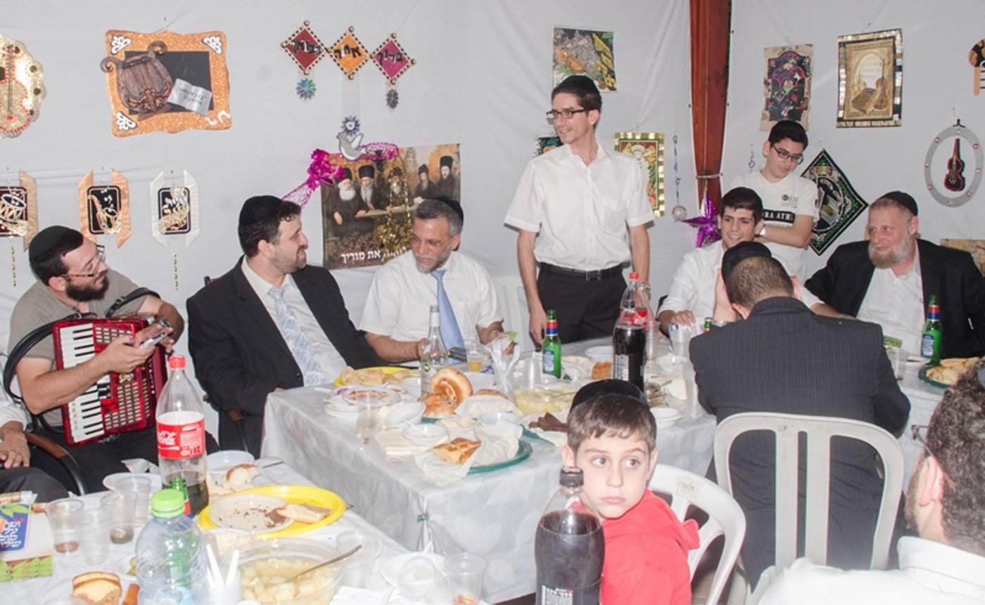 טוב באלעד: קריספל וישראל פרוש בסוכה אחת