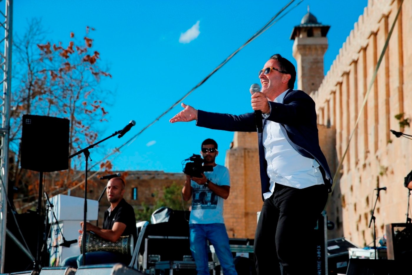למרות הפיגוע: 30 אלף איש עלו לחברון וזכו למופע מרגש