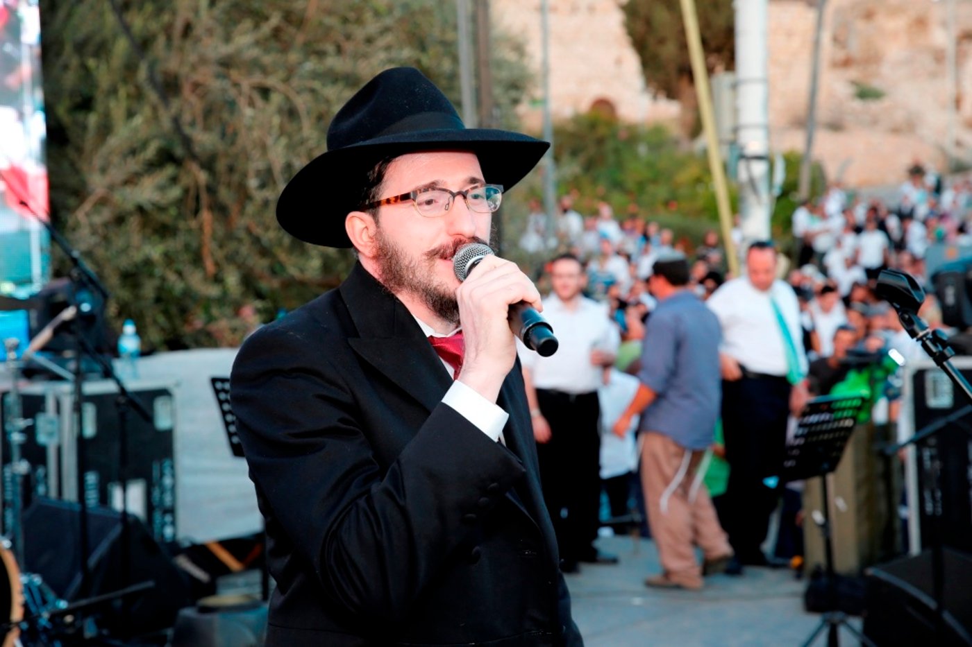 למרות הפיגוע: 30 אלף איש עלו לחברון וזכו למופע מרגש