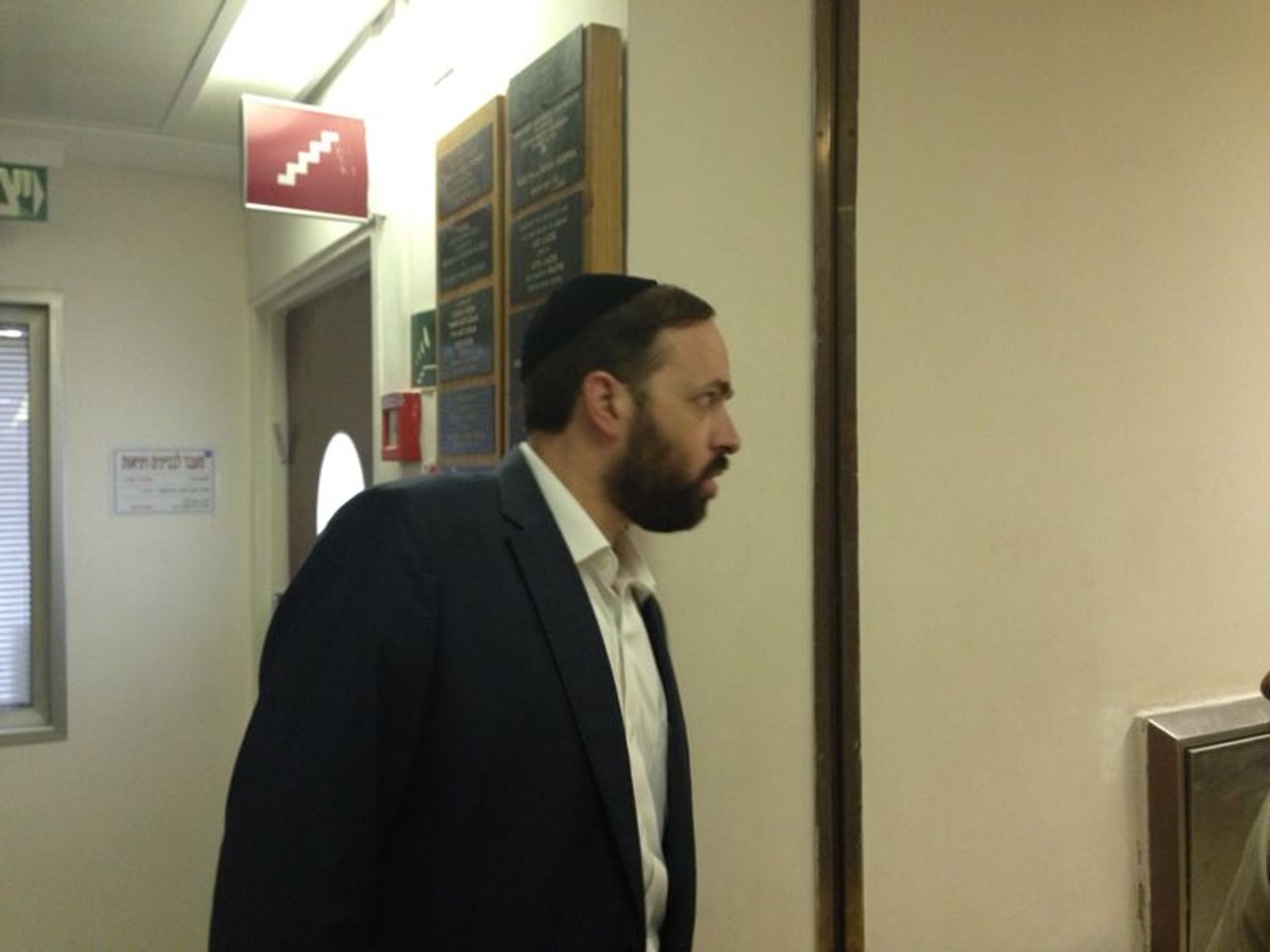 התורה בסכנה • הרופאים: "נשקפת סכנה לחיי הרב עובדיה, אך לא מיידית"