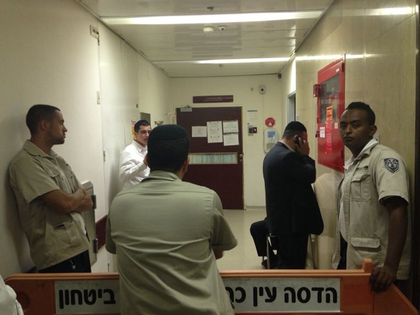 התורה בסכנה • הרופאים: "נשקפת סכנה לחיי הרב עובדיה, אך לא מיידית"