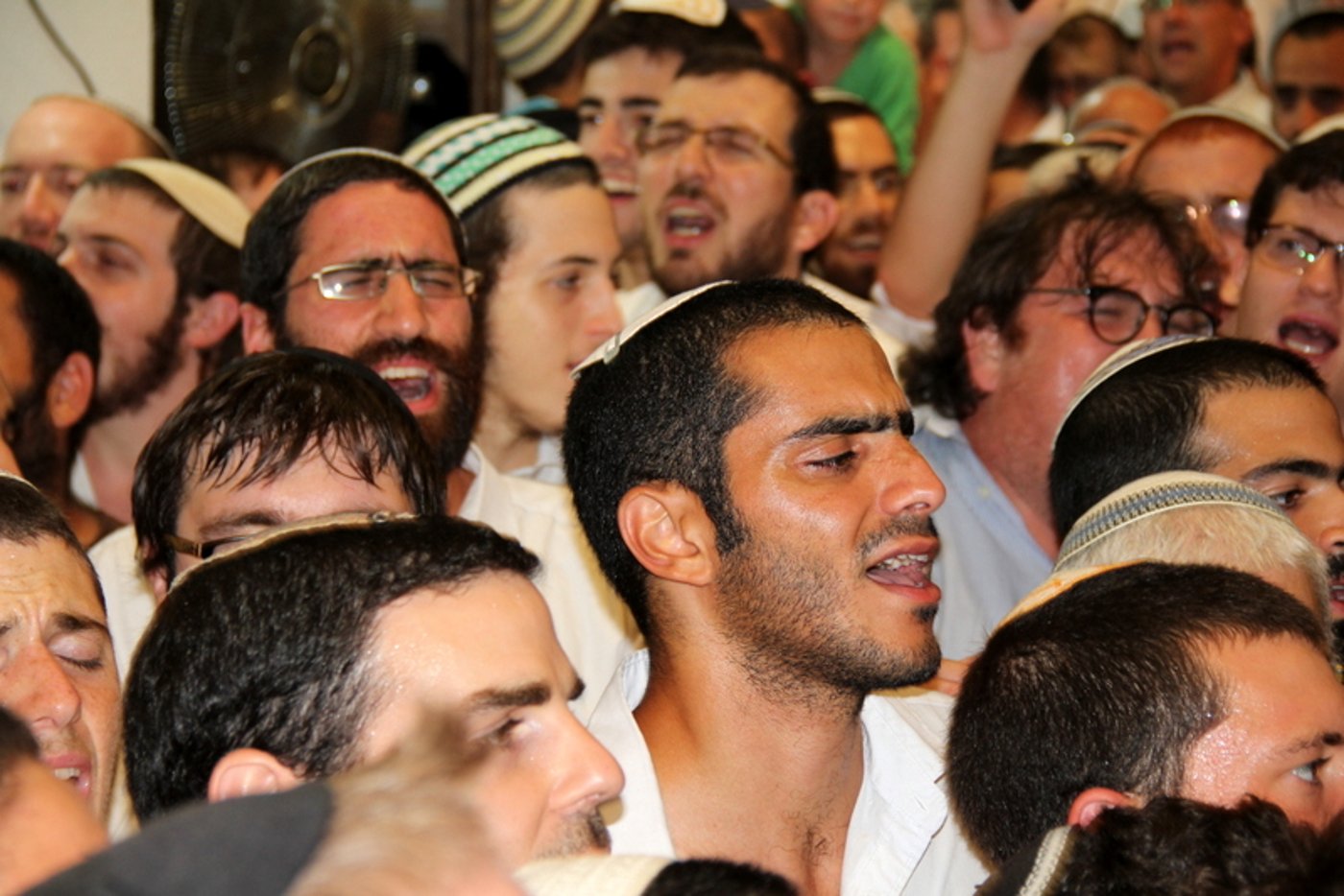 מי שברך לרב עובדיה בהקפות שניות של מרכז הרב