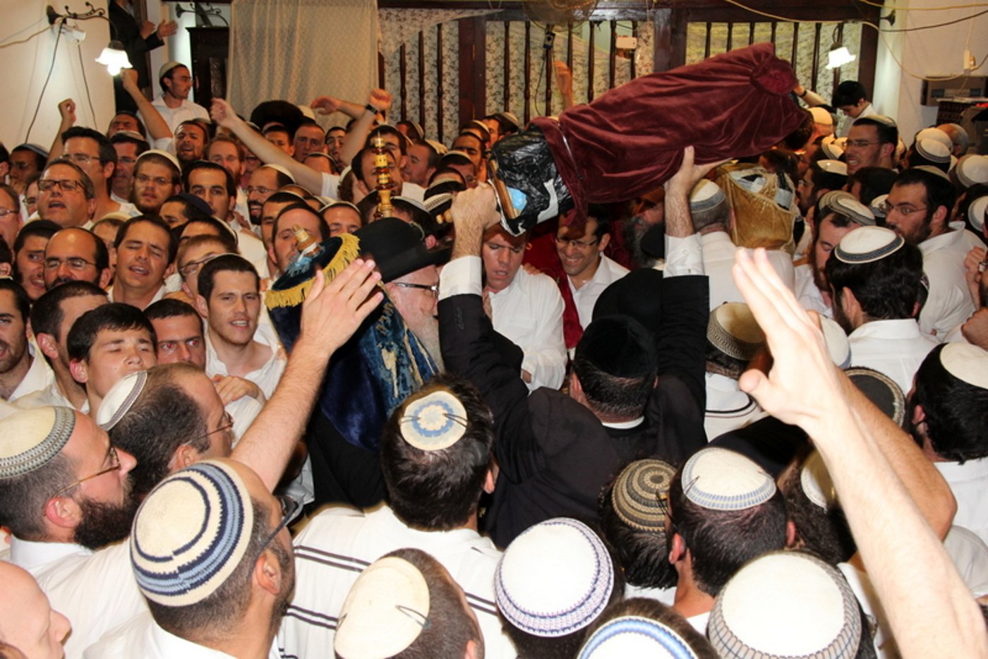 מי שברך לרב עובדיה בהקפות שניות של מרכז הרב
