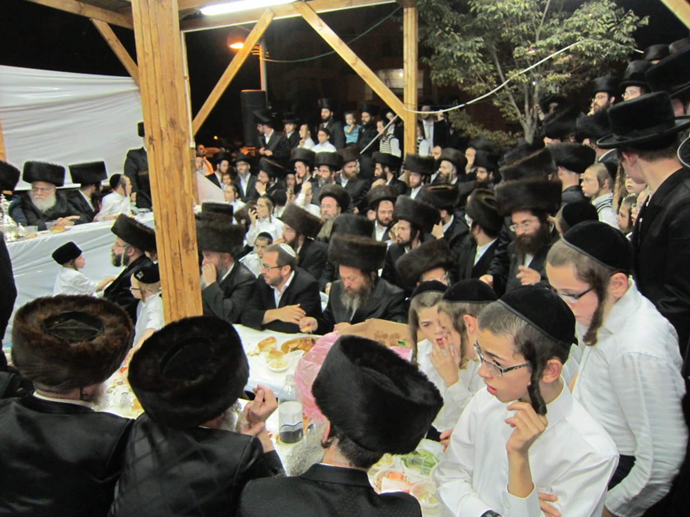גלריה: "ושמחת בחגך" בנדבורנה עם האחים האדמו"רים