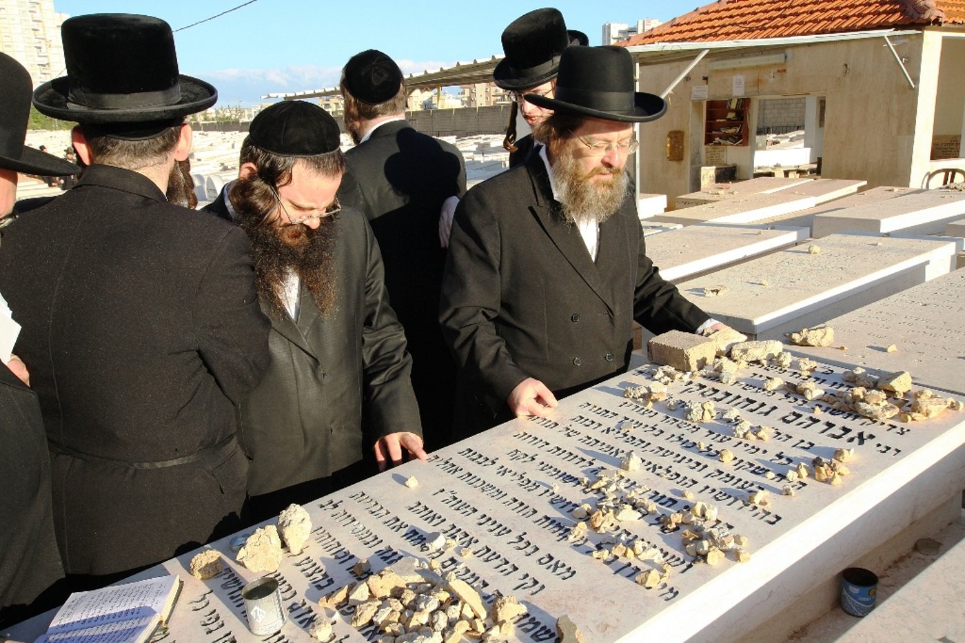 תיעוד: הגר"ח קנייבסקי בציון הגר"א גניחובסקי זצ"ל