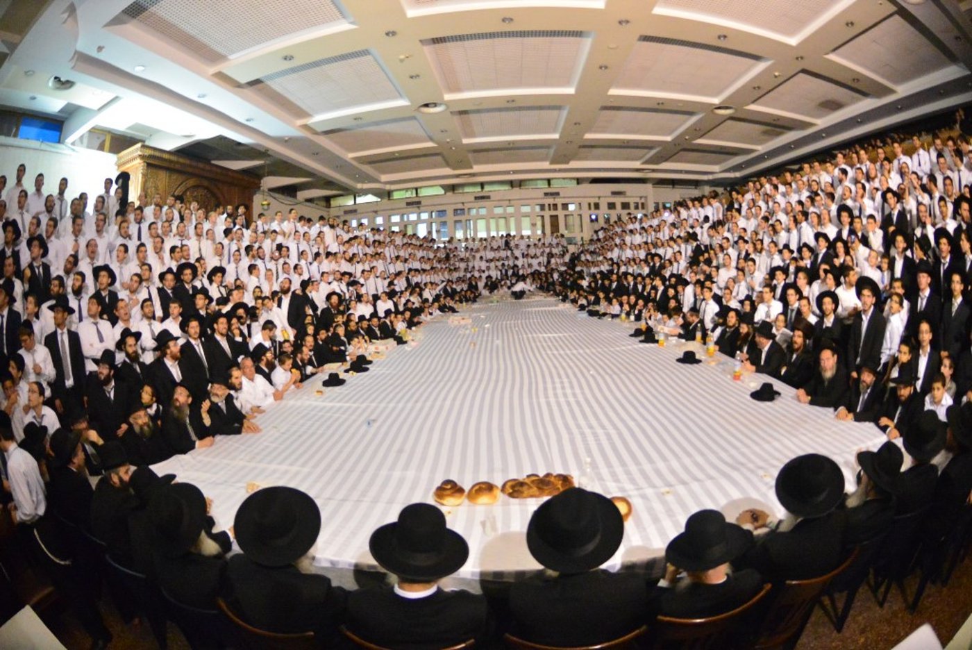 "טיש" ליטאי בישיבת פוניבז' • גלריה