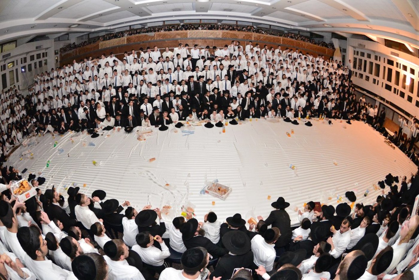 "טיש" ליטאי בישיבת פוניבז' • גלריה