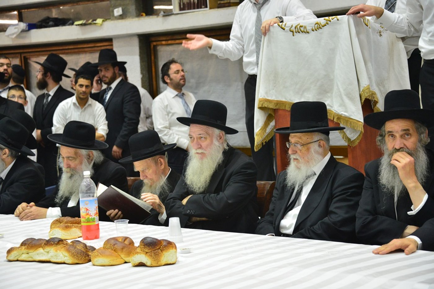 "טיש" ליטאי בישיבת פוניבז' • גלריה