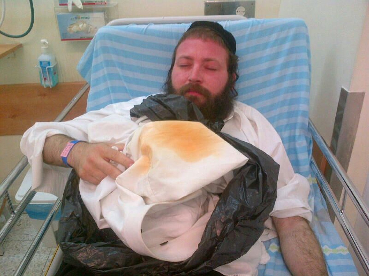 אלעד: פעיל של שרוליק פרוש הותקף ע"י נוער שוליים