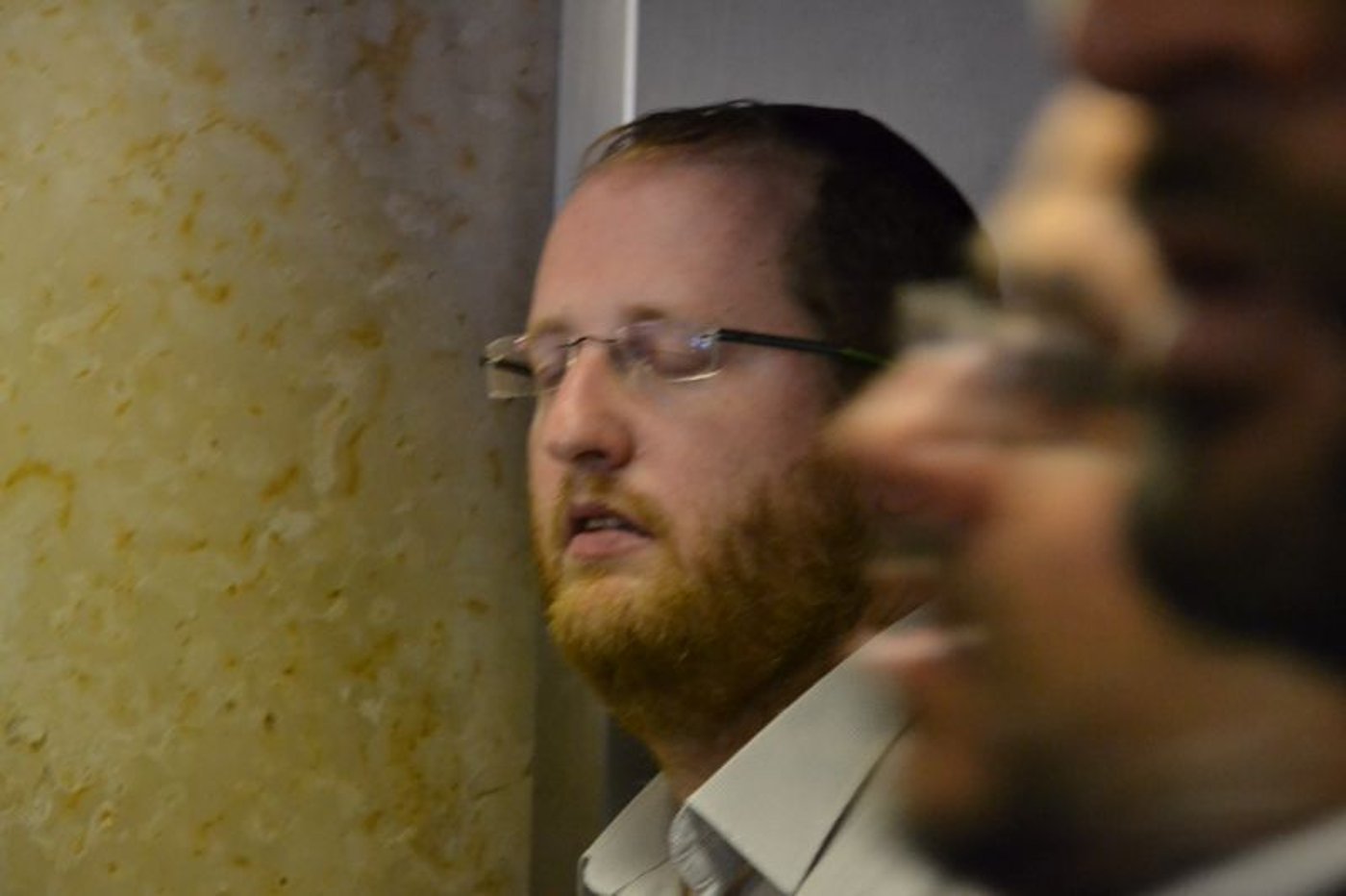 בכיות ותחנונים מחוץ לחדרו של מרן הרב חיים עובדיה יוסף