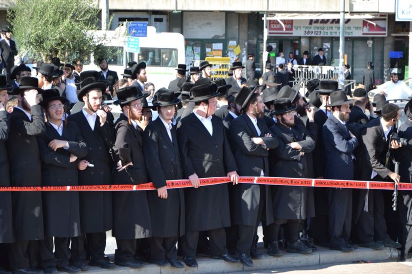 מיטת פוסק הדור עזבה את 'שמגר'