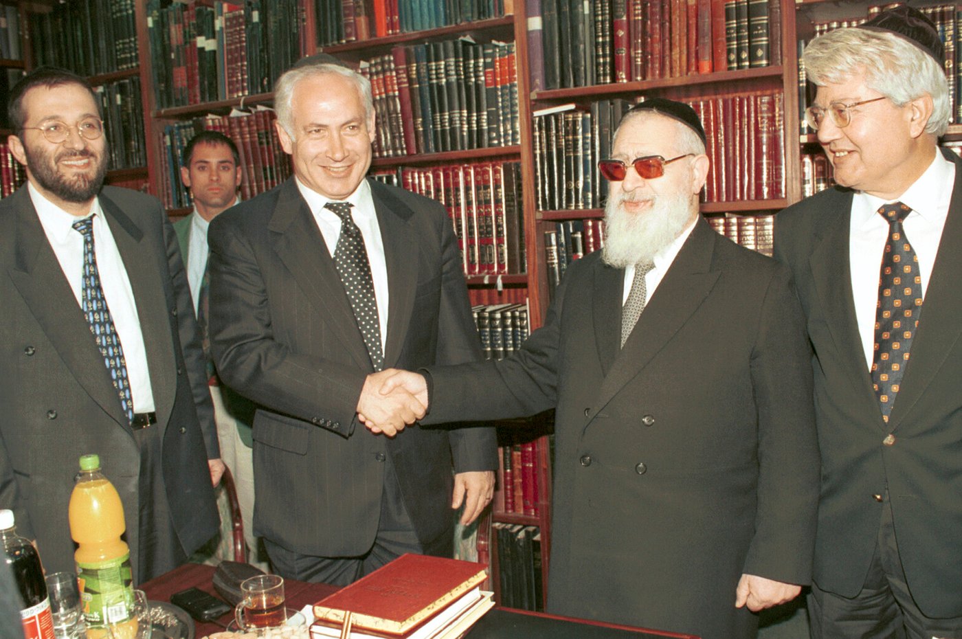 מרן פוסק הדור הגאון רבי עובדיה יוסף זצוק"ל • תמונות חייו