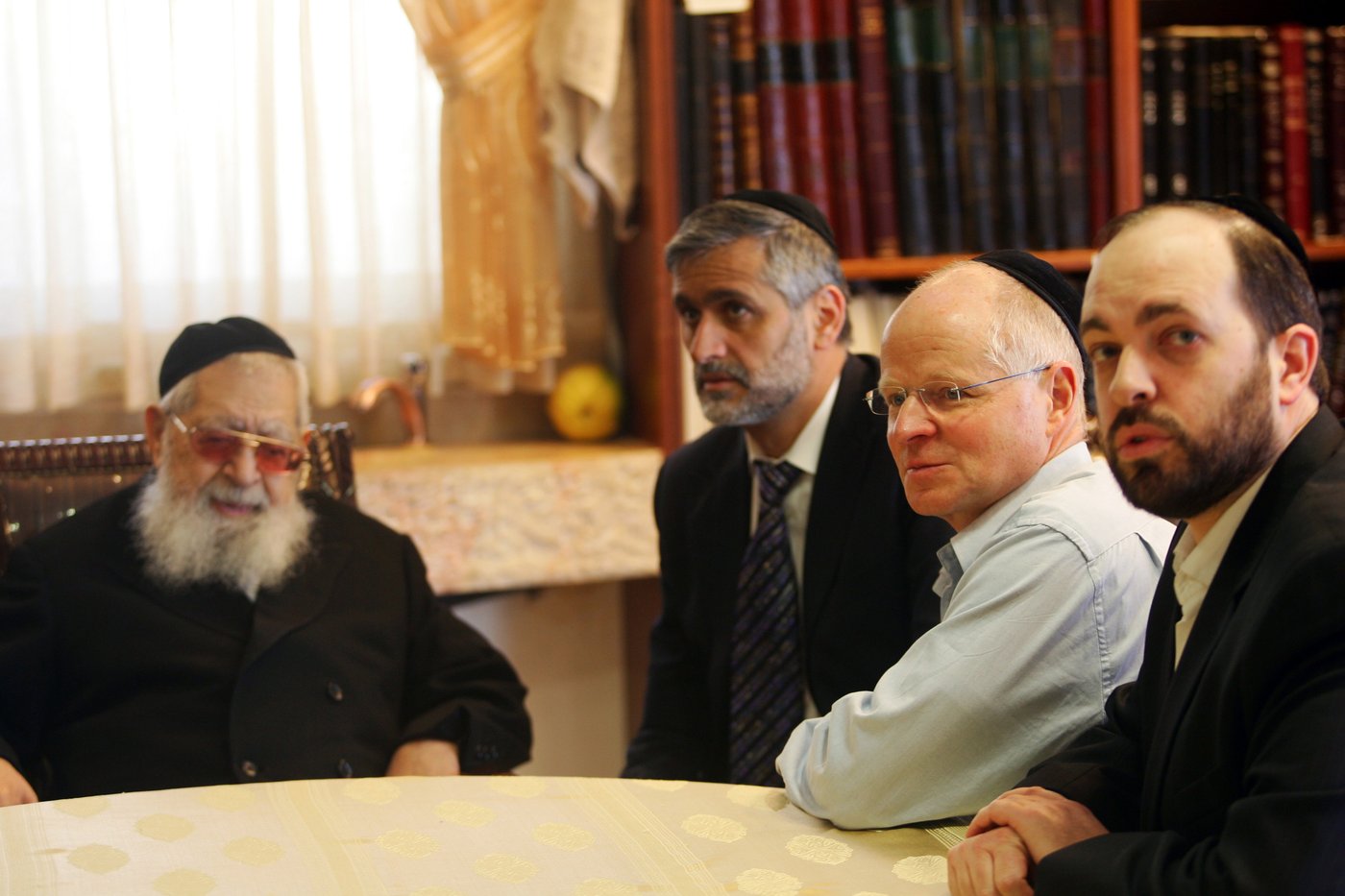 מרן פוסק הדור הגאון רבי עובדיה יוסף זצוק"ל • תמונות חייו