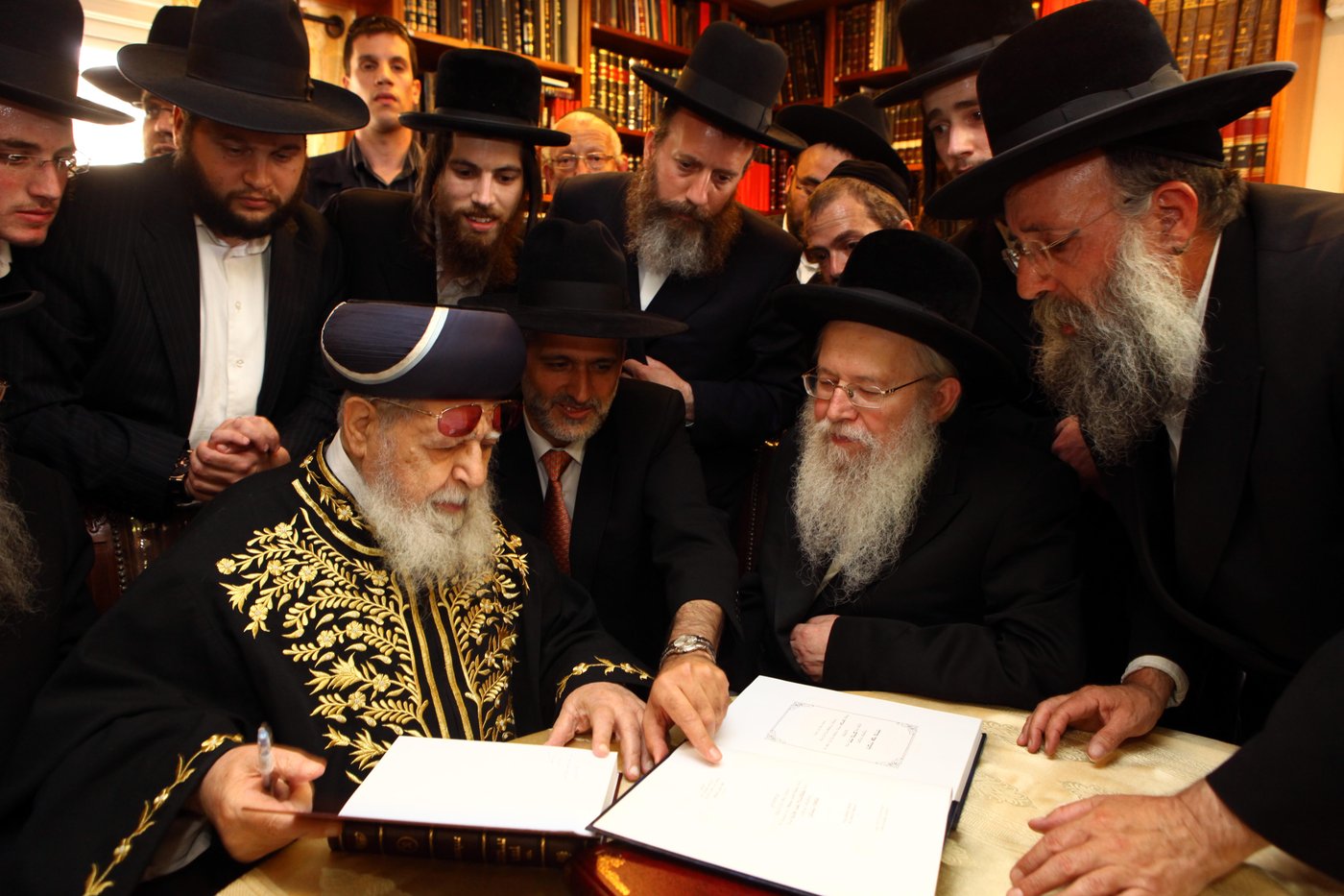 מרן פוסק הדור הגאון רבי עובדיה יוסף זצוק"ל • תמונות חייו