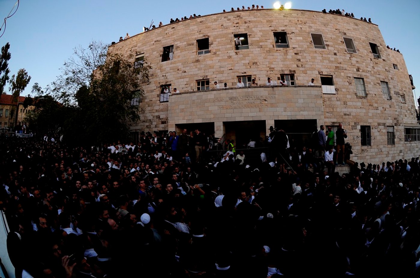כמיליון איש נפרדו ממרן הרב עובדיה